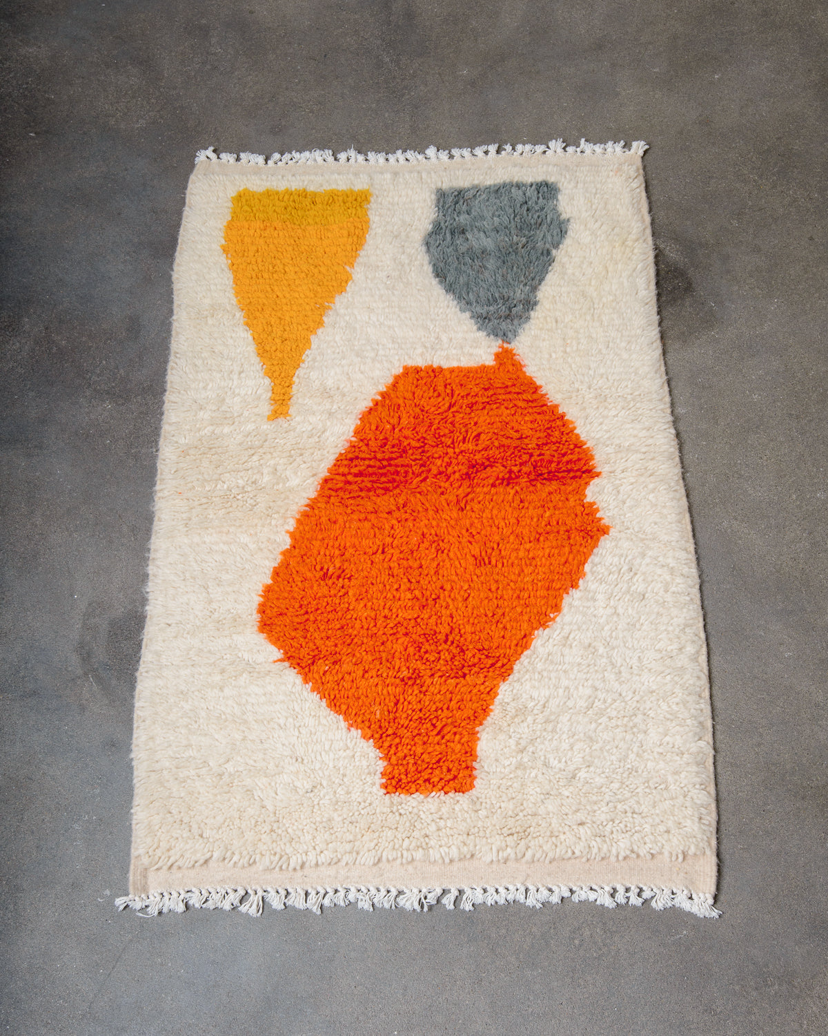 Modern designer handcrafted Berber rug from Morocco. Azilal rug with beautiful colours and patterns. Made of sheep’s wool and colourful cotton.